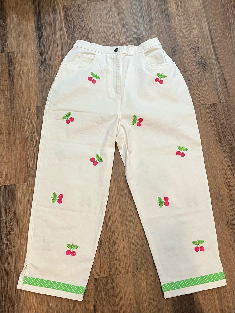 Vintage The Quacker Factory White Crop Jeans Pink Cherries Women’s Sz Small